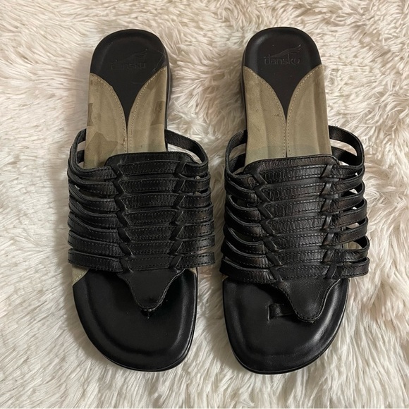 Dansko Women's Size 39 Black Leather Strappy Thong Sandal With 1 Inch Heel - Picture 1 of 4